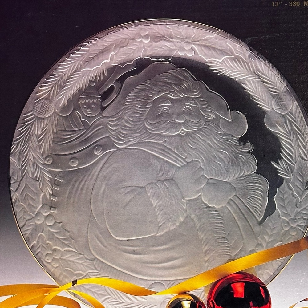 Santa Christmas platter with gold rim